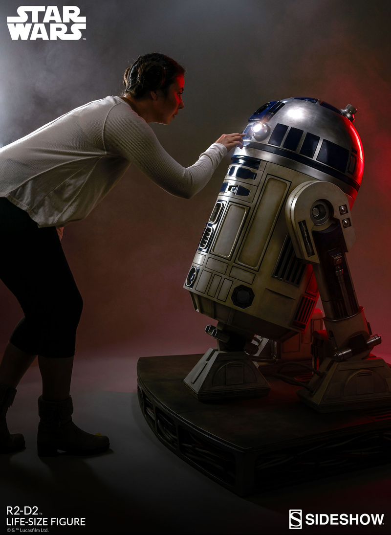 Illustration for article titled Look At This 1:1 R2-D2 "Figure" (If You've Got $7500 To Spend)